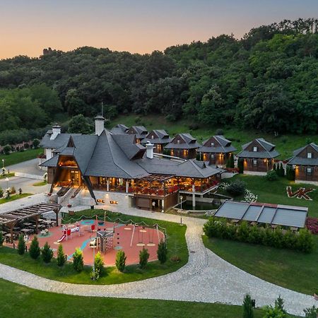 Etno Naselje Vrdnicka Kula Hotel Връдник Екстериор снимка