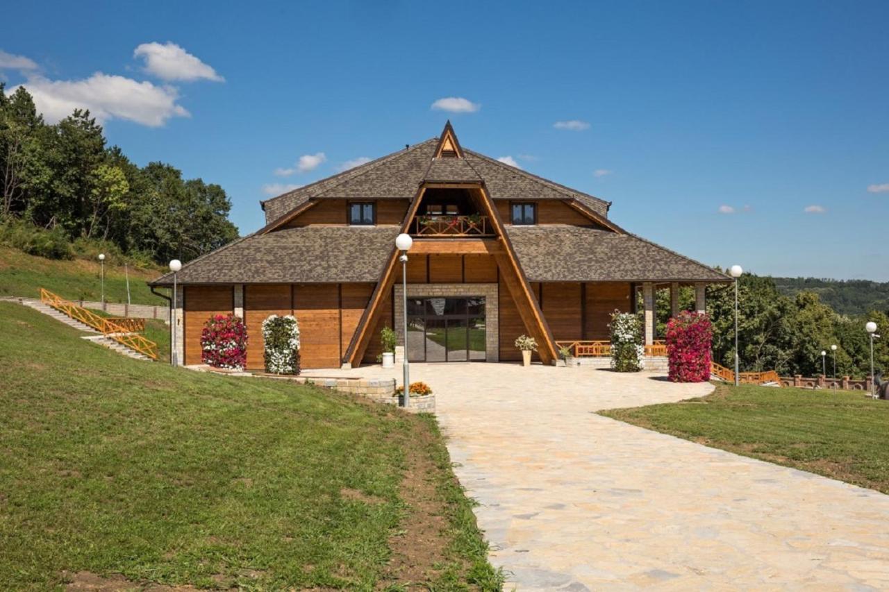 Etno Naselje Vrdnicka Kula Hotel Връдник Екстериор снимка