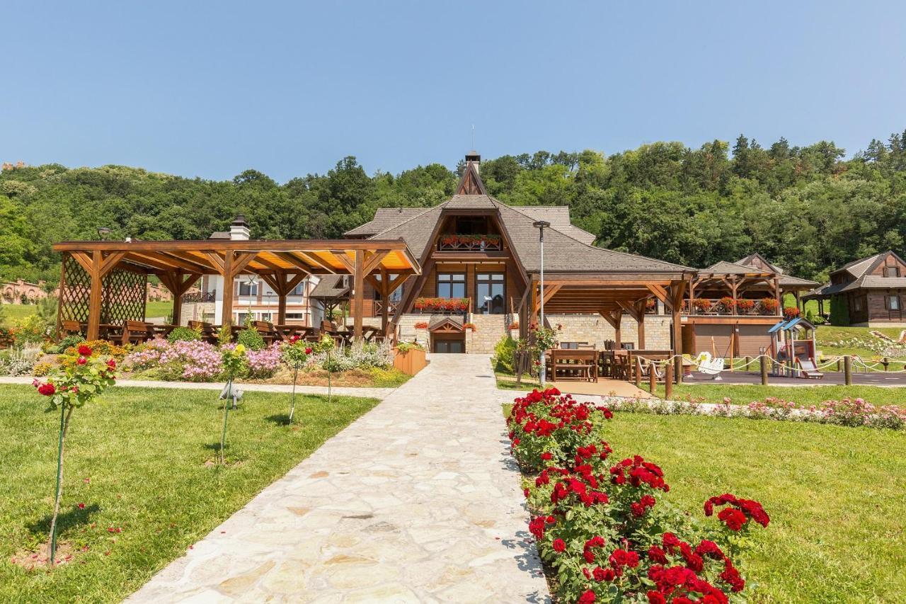Etno Naselje Vrdnicka Kula Hotel Връдник Екстериор снимка