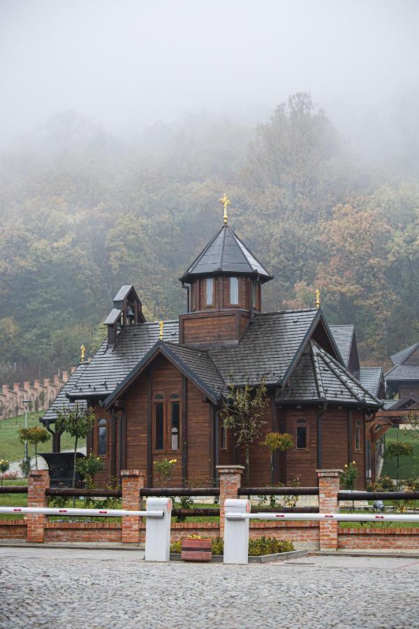 Etno Naselje Vrdnicka Kula Hotel Връдник Екстериор снимка