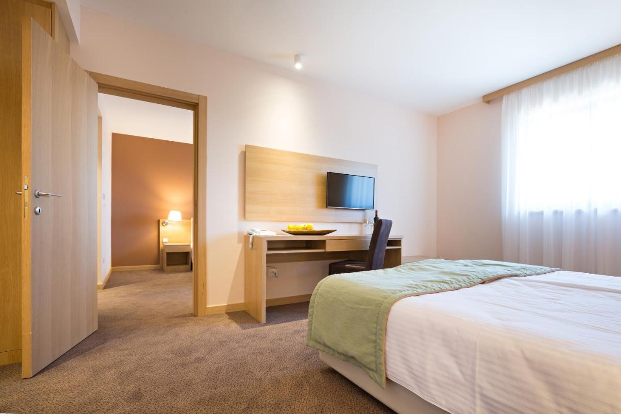 Etno Naselje Vrdnicka Kula Hotel Връдник Екстериор снимка