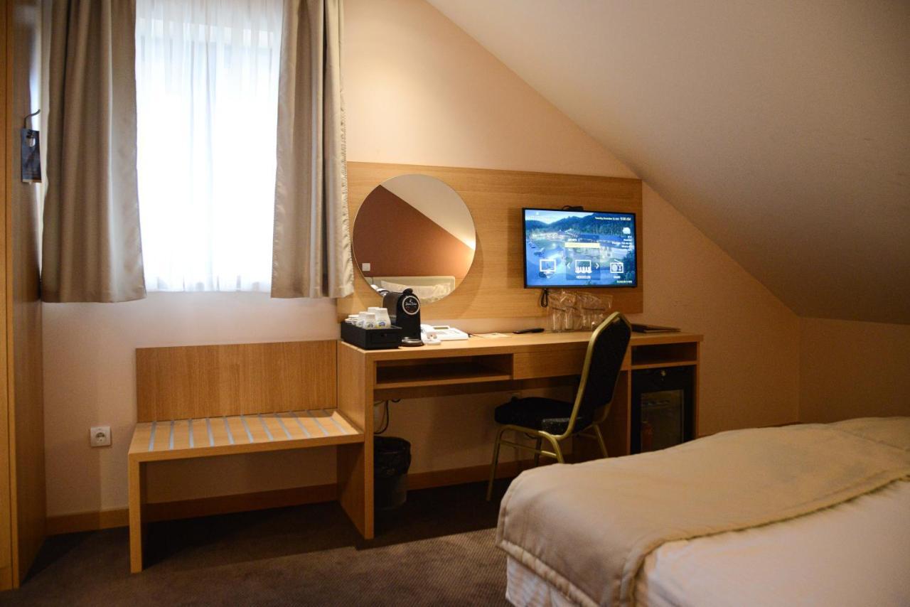Etno Naselje Vrdnicka Kula Hotel Връдник Екстериор снимка