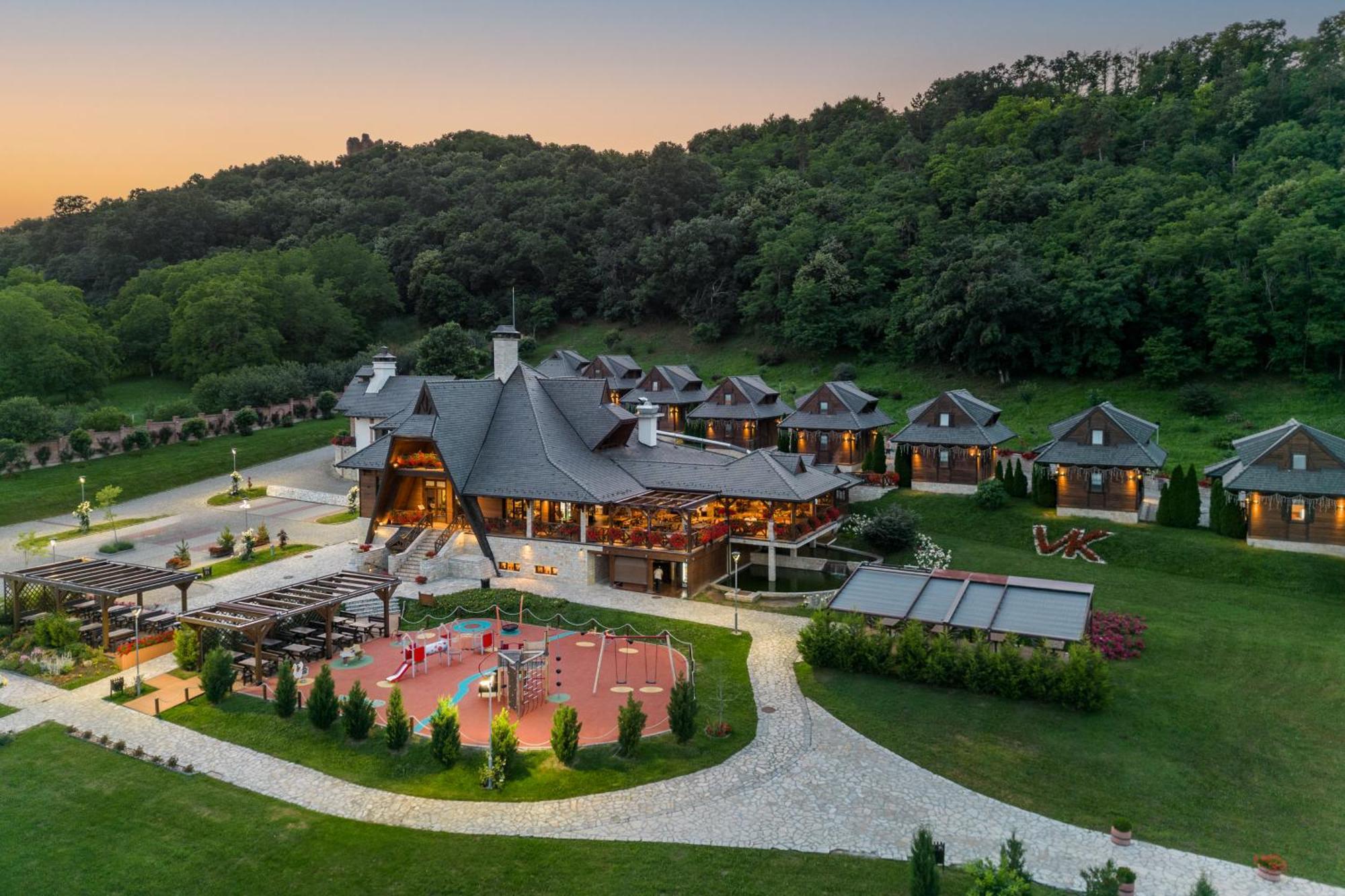Etno Naselje Vrdnicka Kula Hotel Връдник Екстериор снимка