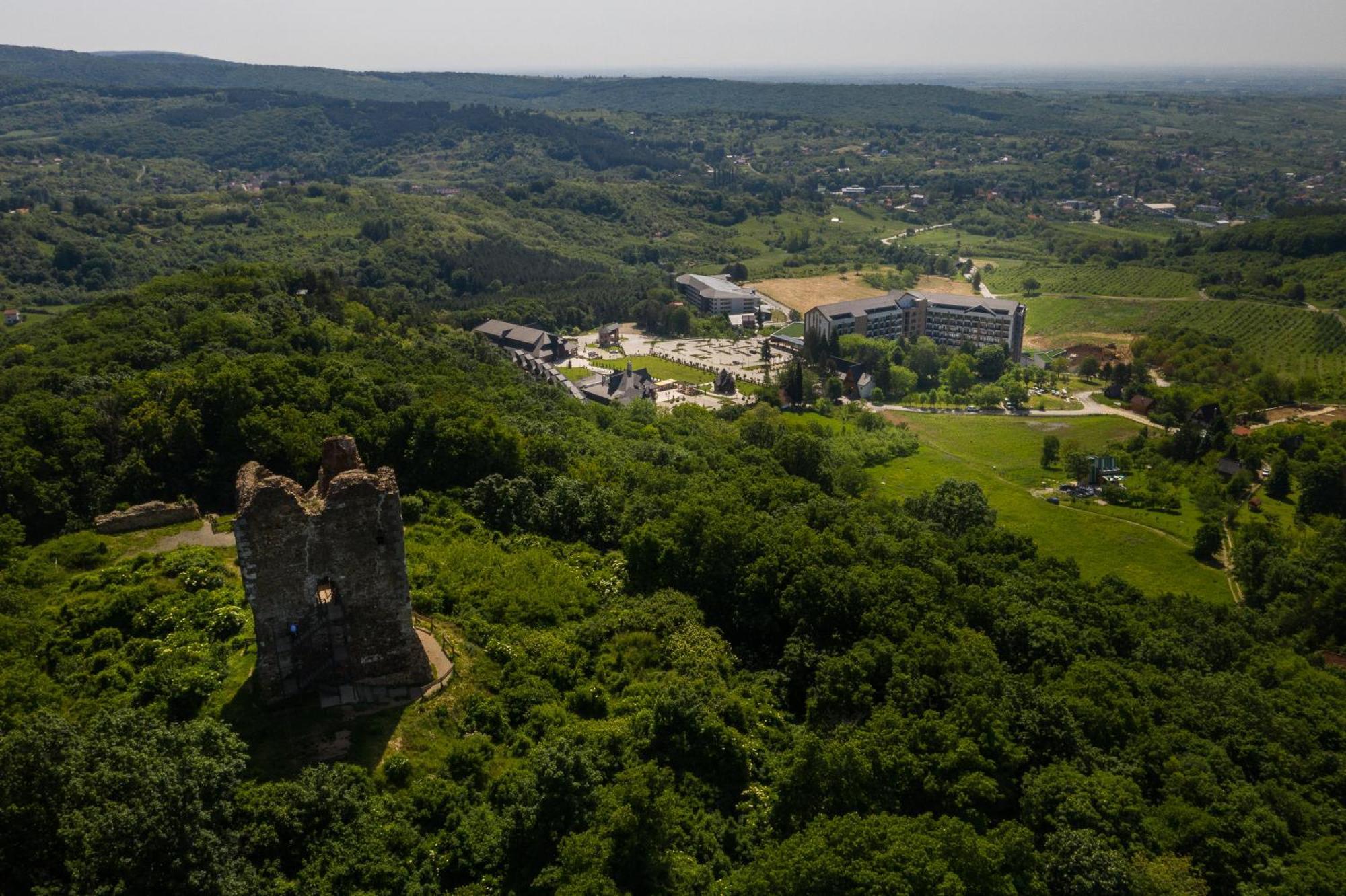 Etno Naselje Vrdnicka Kula Hotel Връдник Екстериор снимка